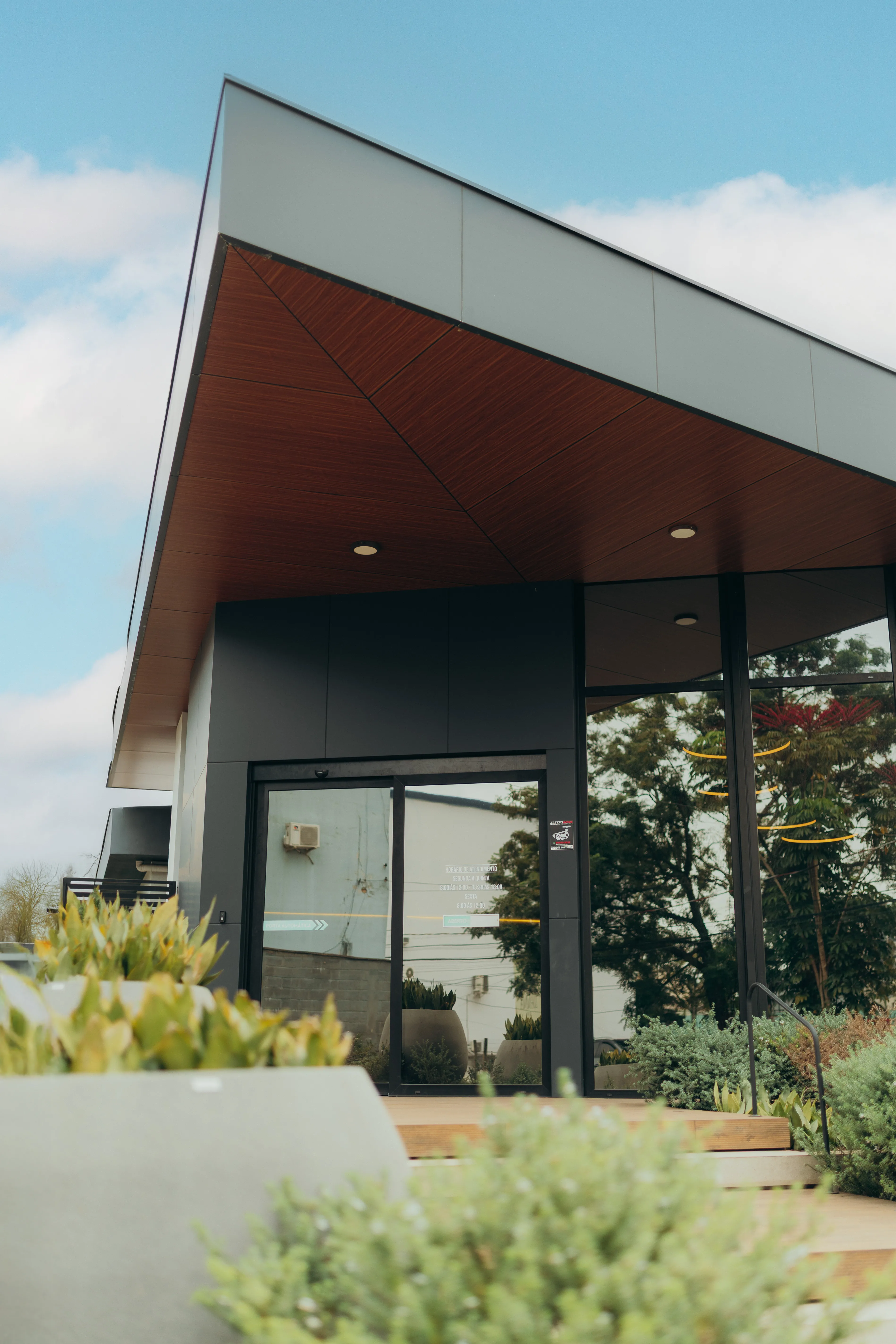 Interior da clínica de transplante capilar Dr. João Francisco em Criciúma